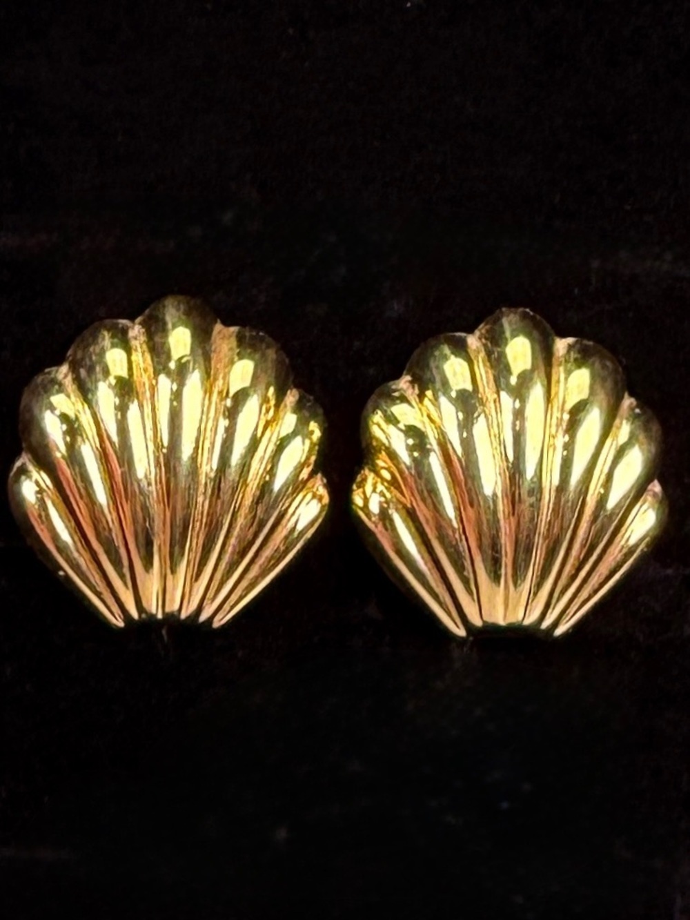 Vintage Monet Aged Goldtone Shell Shaped Clip On Earrings